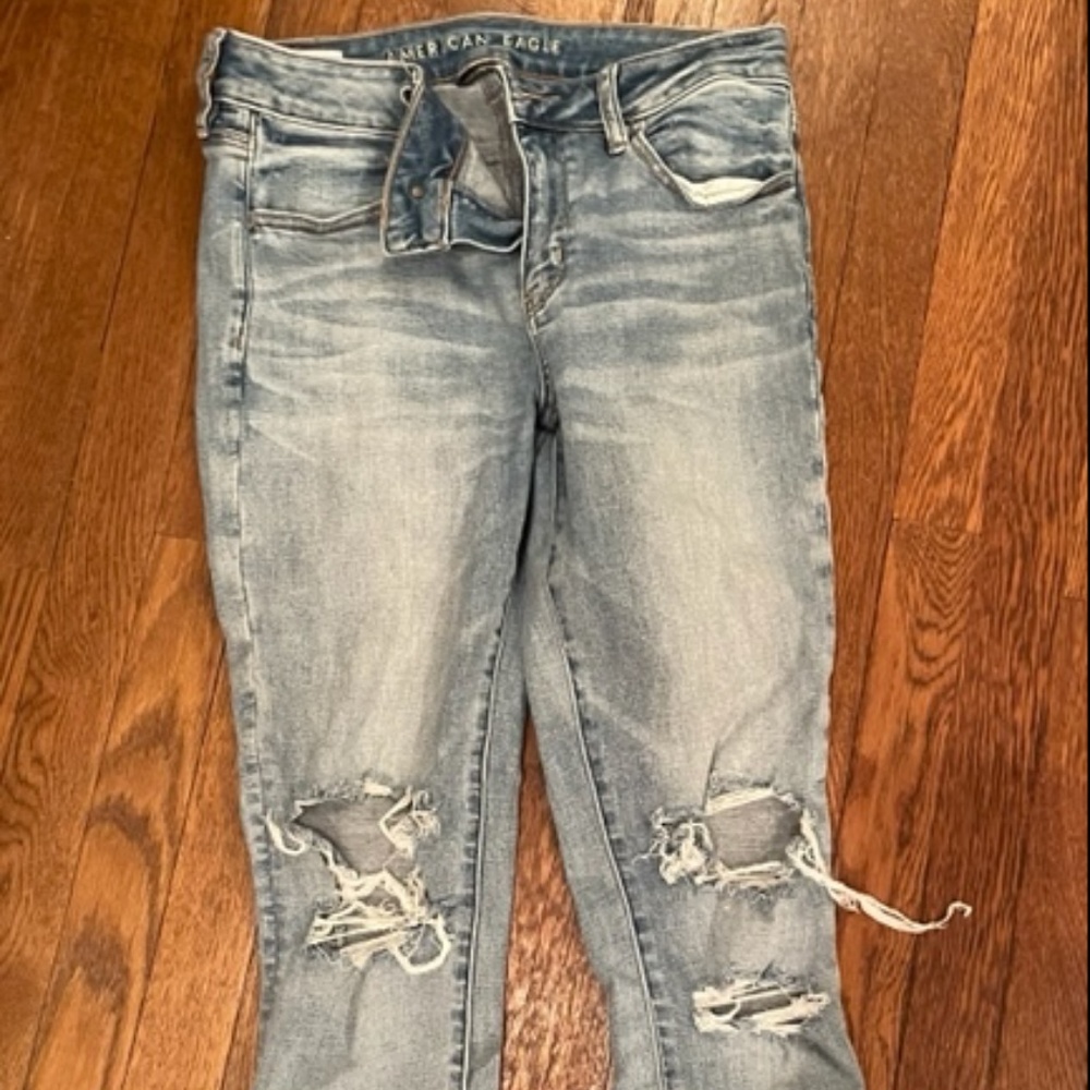 American Eagle Ripped Jeans Size 10 Short